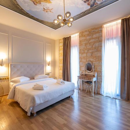 L Suites The Writer'S House Gythio Chambre photo